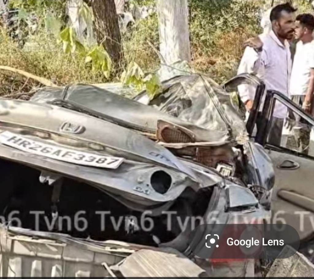 Car suddenly lost control and crashed into a tree 2 women and 1 child died on the spot 4 seriously injured